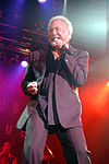 https://upload.wikimedia.org/wikipedia/commons/thumb/6/69/Tom_Jones_concert.jpg/100px-Tom_Jones_concert.jpg